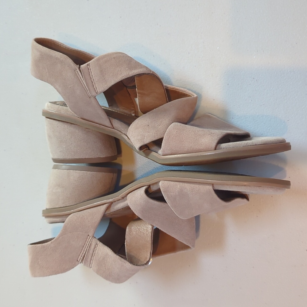 Sofft, Coryn, Taupe Suede Sandals. Size 9 - Picture 4 of 11